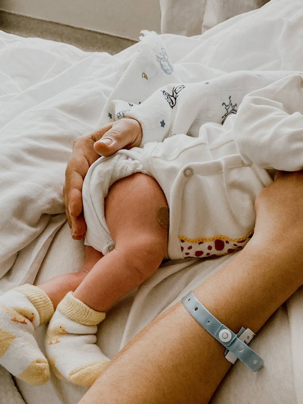 Уход за новорожденным в роддоме — пошаговая инструкция